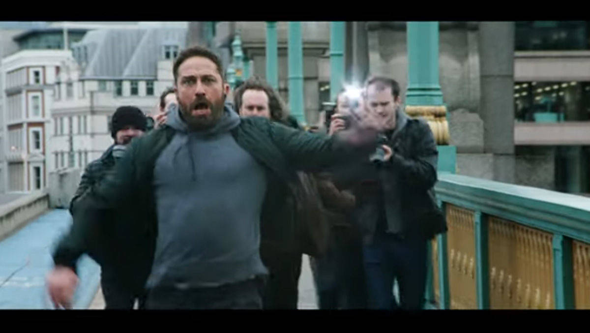 Gerard Butler in einer Action-Rolle: eine Verfolgungsjagd durch London oder ein Fallschirmsprung sind für ihn leichte Übungen - Autos öffnen herausfordernd. Kampagne für Enterprise Rent-A-Car.