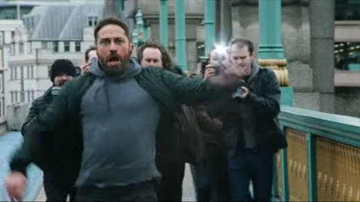 Gerard Butler in einer Action-Rolle: eine Verfolgungsjagd durch London oder ein Fallschirmsprung sind für ihn leichte Übungen - Autos öffnen herausfordernd. Kampagne für Enterprise Rent-A-Car.
