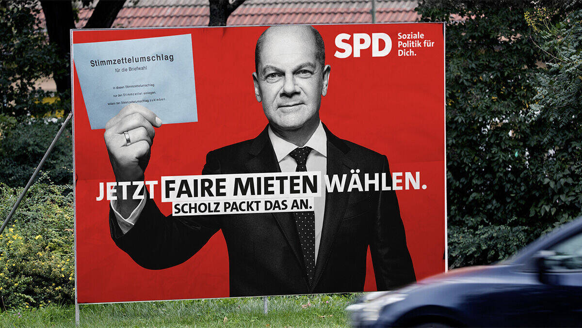 Ein Großflächen-Plakat thematisiert faire Mieten.