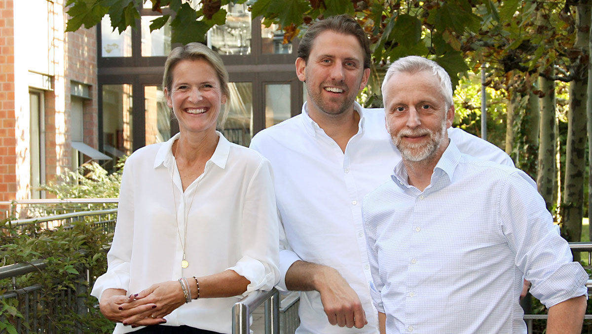 Tina Schwandt, Managing Creative Director Smartin, Marco Ziegler, Managing Director Smartin, und Andreas Stegmann, CEO von NFQ (v.l.), betreuen Telefónica.