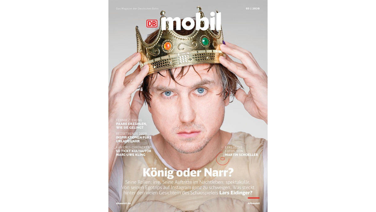 Der Schauspieler Lars Eidinger ziert das Titelbild der Relaunch-Ausgabe von DB Mobil.