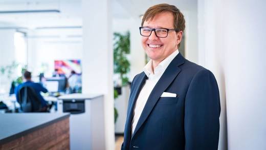 Stefan Bauer plant für die Zukunft. Der Vorstand der Pluswerk AG will zum Beispiel nicht selbst Opfer der Konsolidierungswelle werden.