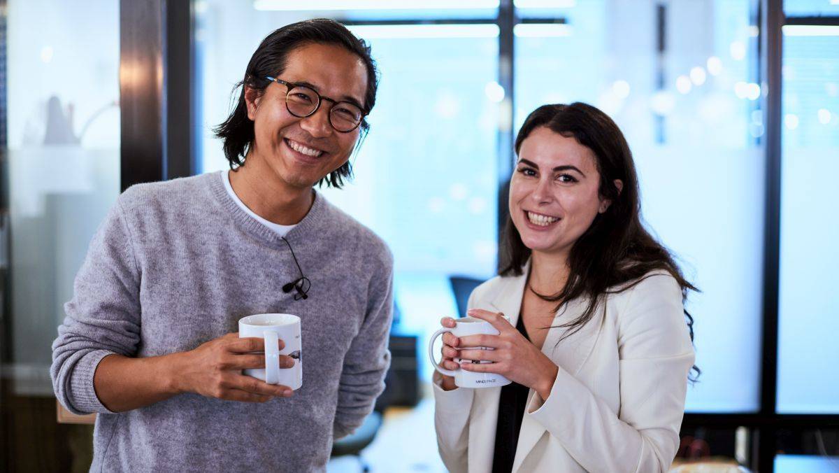 Gen Sadakane und Jeannette Bohné in der Kaffeepause.