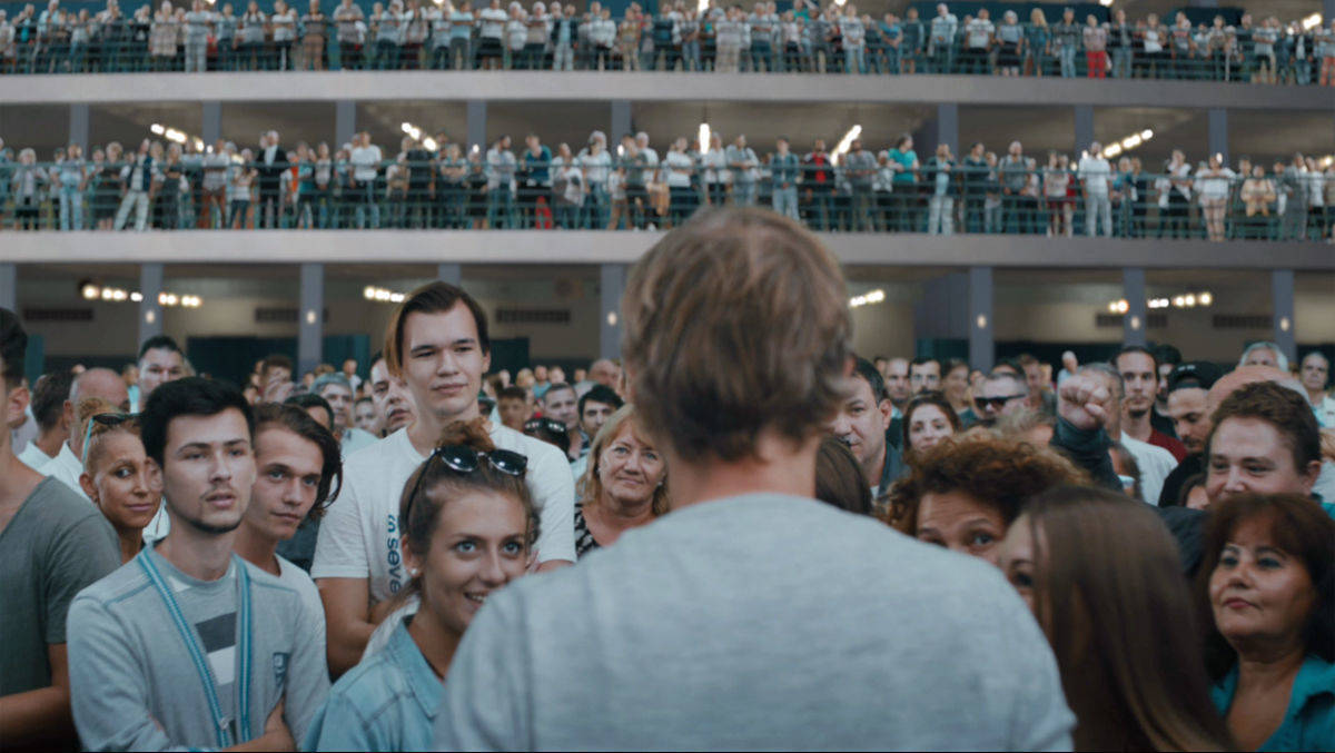 Neujahrsansprache: Szene aus dem Sparkassen-Spot von Jung von Matt/Spree.