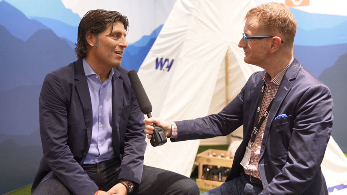 W&V-Reporter Raoul Fischer (r.) interviewte Möllendorf auf der Dmexco.