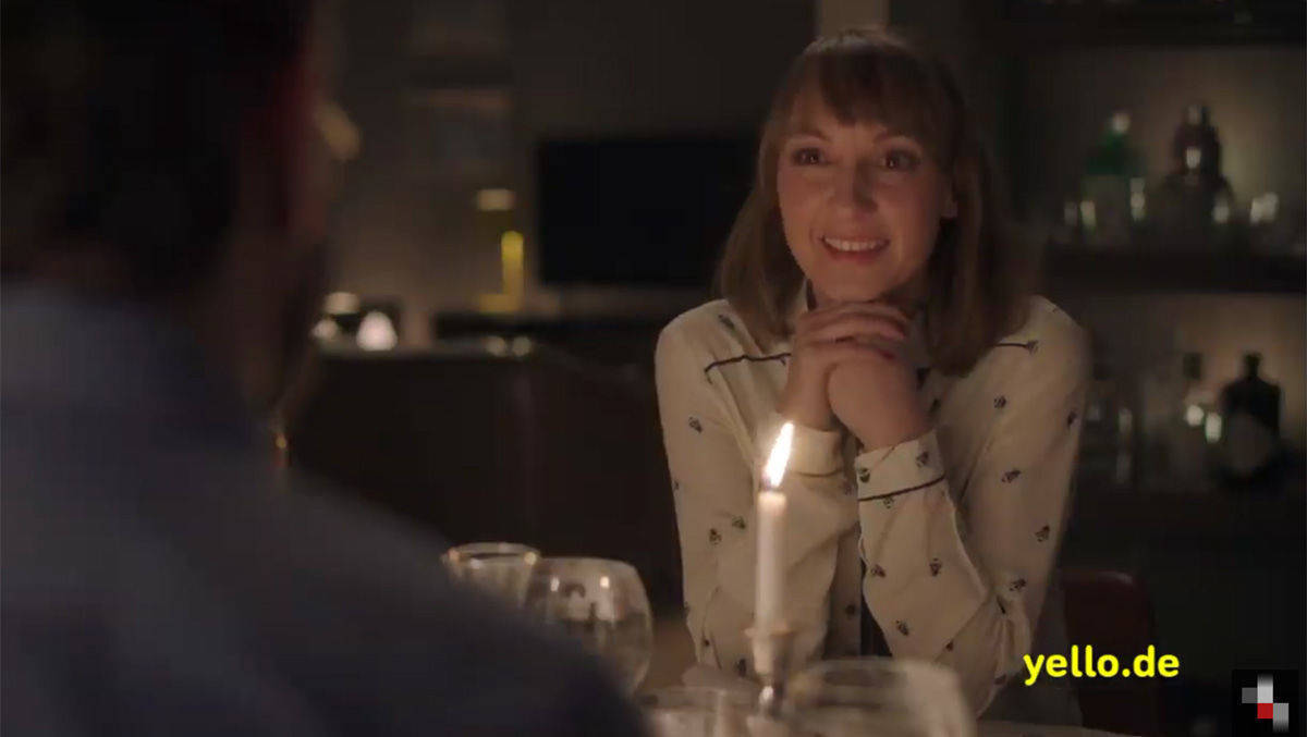 Bekommt die Protagonistin im Yello-Spot gleich mehr oder weniger, als sie von einem romantischen Abendessen erwartet hat?