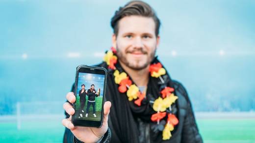 Endlich - das Selfie mit dem (virtuellen) Jogi ist im Kasten.