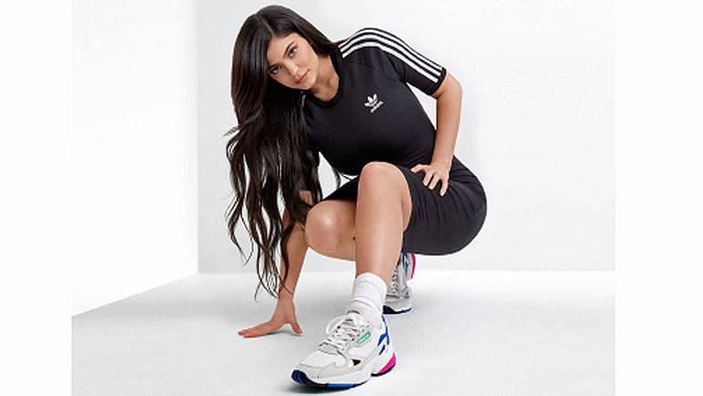 Mit Testimonial Kylie Jenner: die Werbe-Premiere von Adidas Originals Falcon bei Zalando.