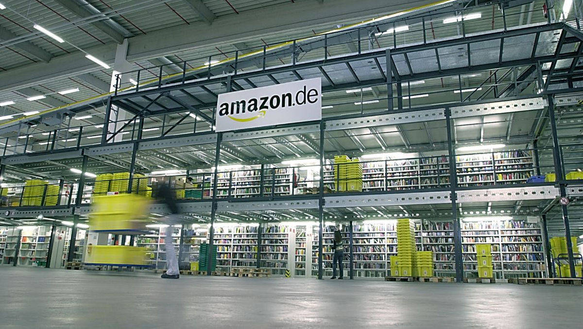 Amazon setzt verstärkt auf Roboter in den Logistikzentren.