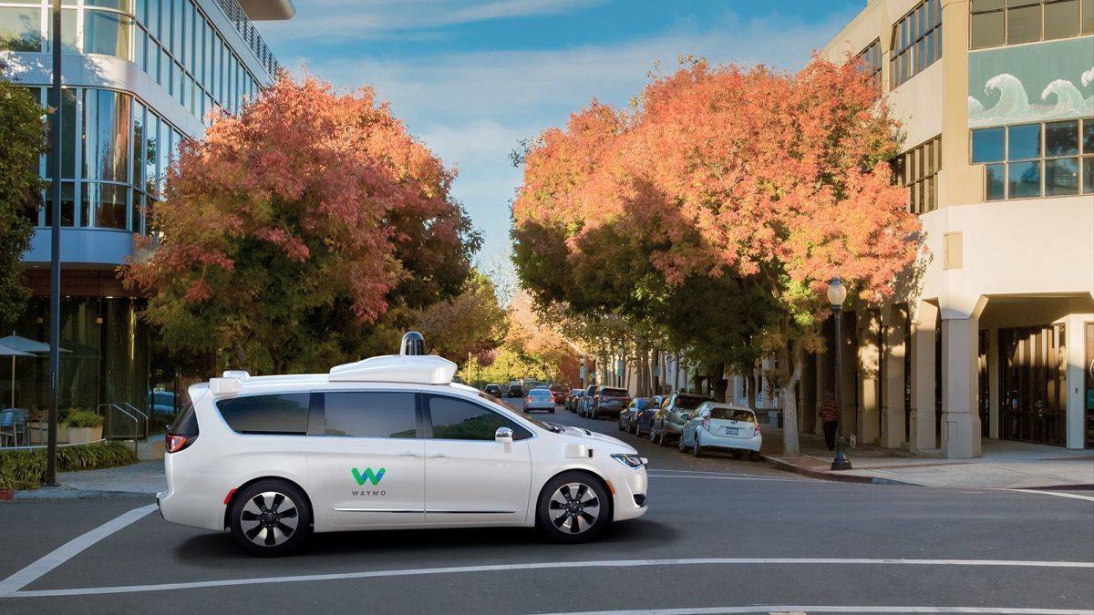 Der Chrysler Pacifica Hybrid-Minivan mit Waymo-Technologie.
