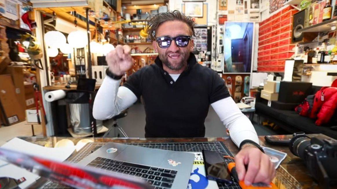 Casey Neistat sieht sich als (Lieblings-?)opfer von Burger King.