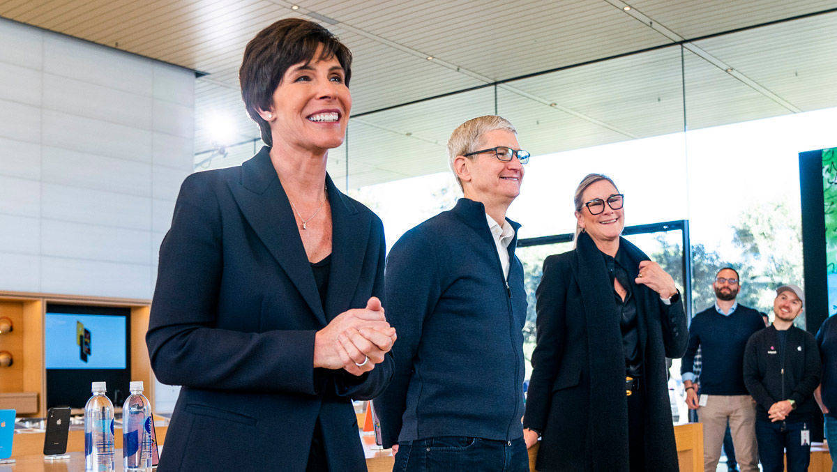 Deirdre O'Brien, CEO Tim Cook und ihre Vorgängerin Angela Ahrendts (von li.)