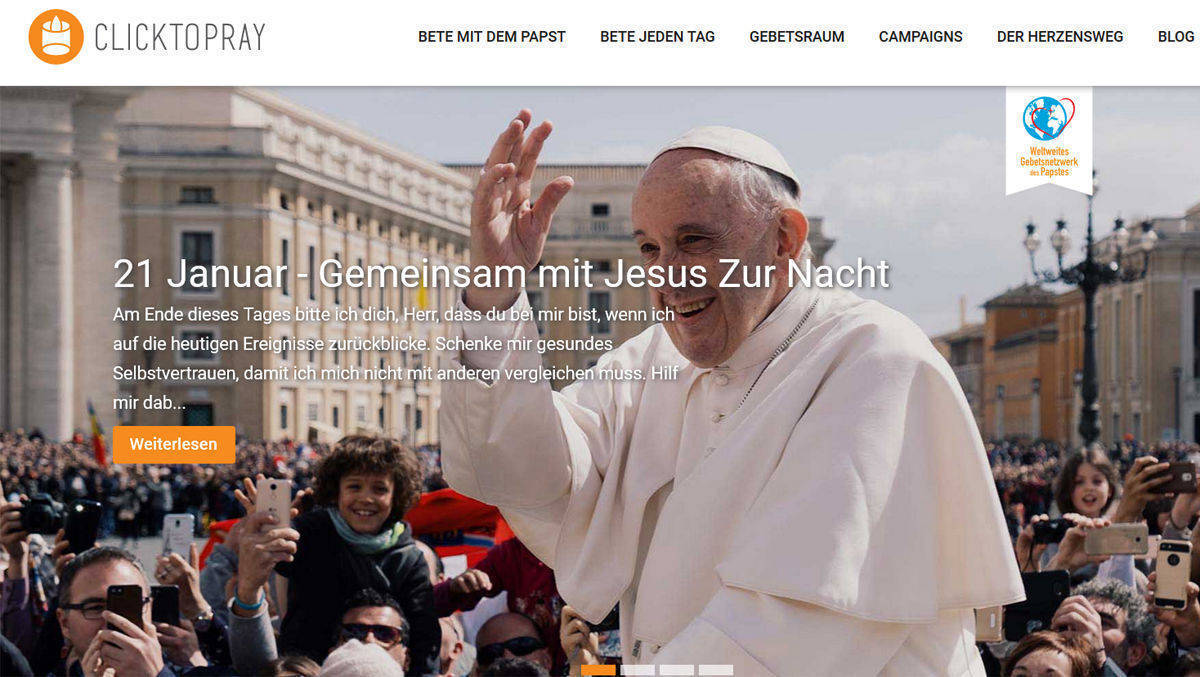 Der Papst betet online.