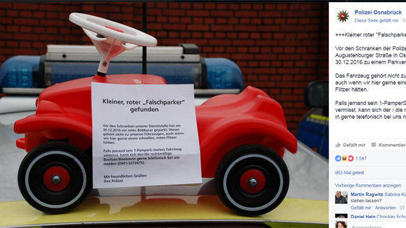 Die Polizei Osnabrück sucht via Facebook nach einem Bobbycar-Besitzer.