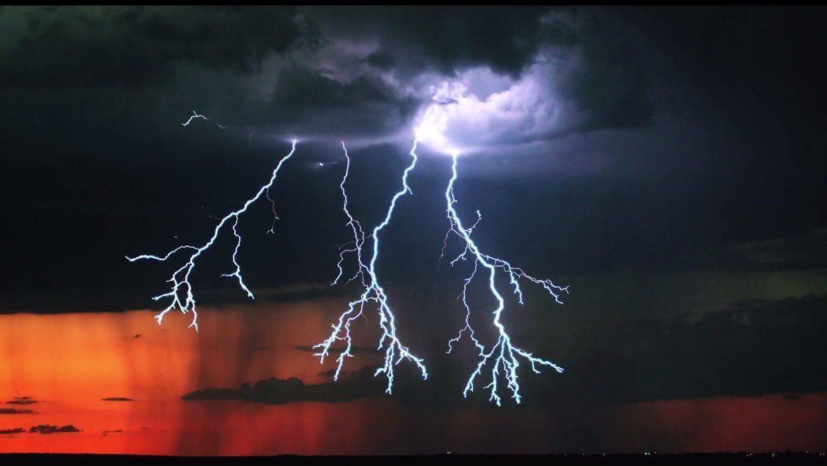 "Transcient" heißt der Kurzfilm, der die Gewitter in Zeitlupe zeigt.