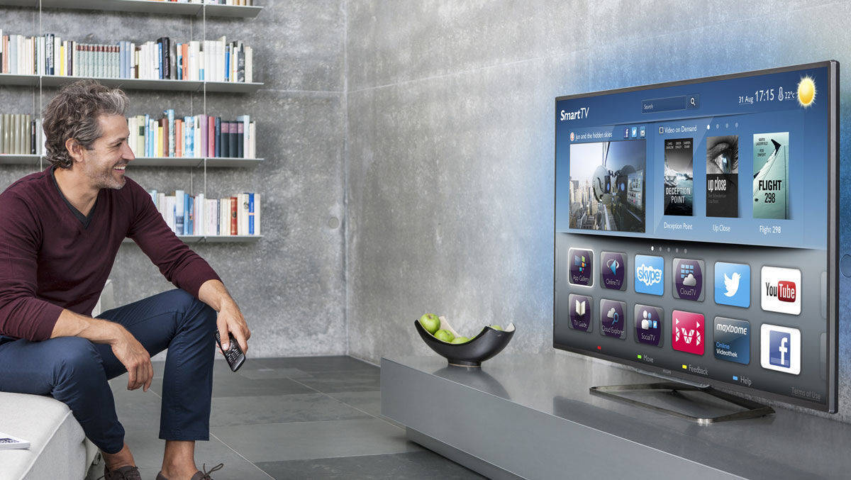 Fernsehen heute, das heißt immer öfter: online Videos schauen im Wohnzimmer auf dem großen Bildschirm.