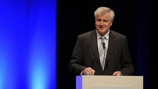 Horst Seehofer bekommt nach seinen Äußerungen heftigen Gegenwind - auch aus der Politik.
