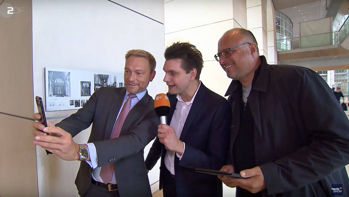 FDP-Chef Christian Lindner (l.) knipst ein Foto mit Lutz van der Horst und Sascha Schulz.