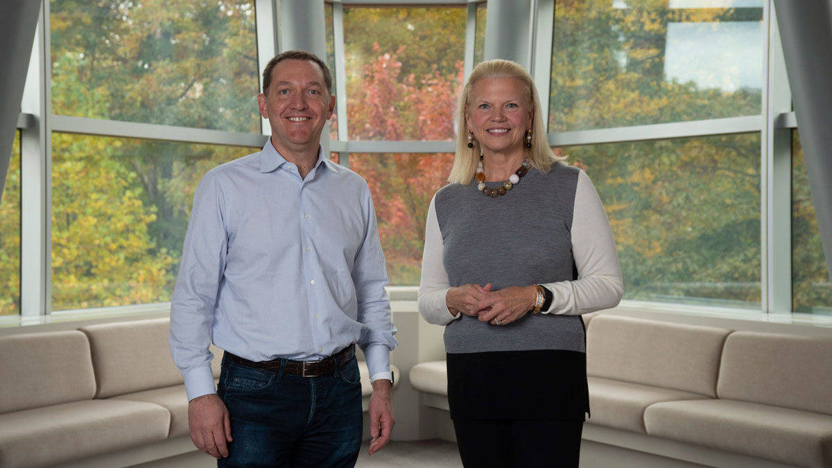 IBM-Chefin Ginni Rometty (r.) und James M. Whitehurst, CEO von Red Hat.