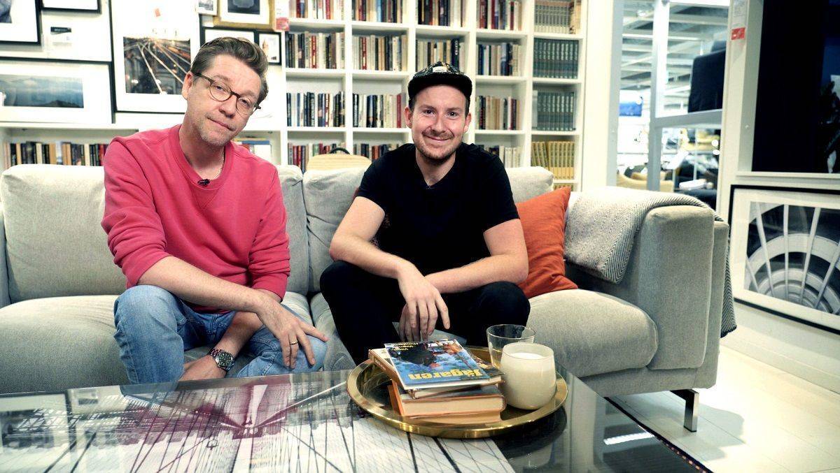 Die beiden Ikea Interior Designer Michael und Konrad moderieren die erste Folge. 