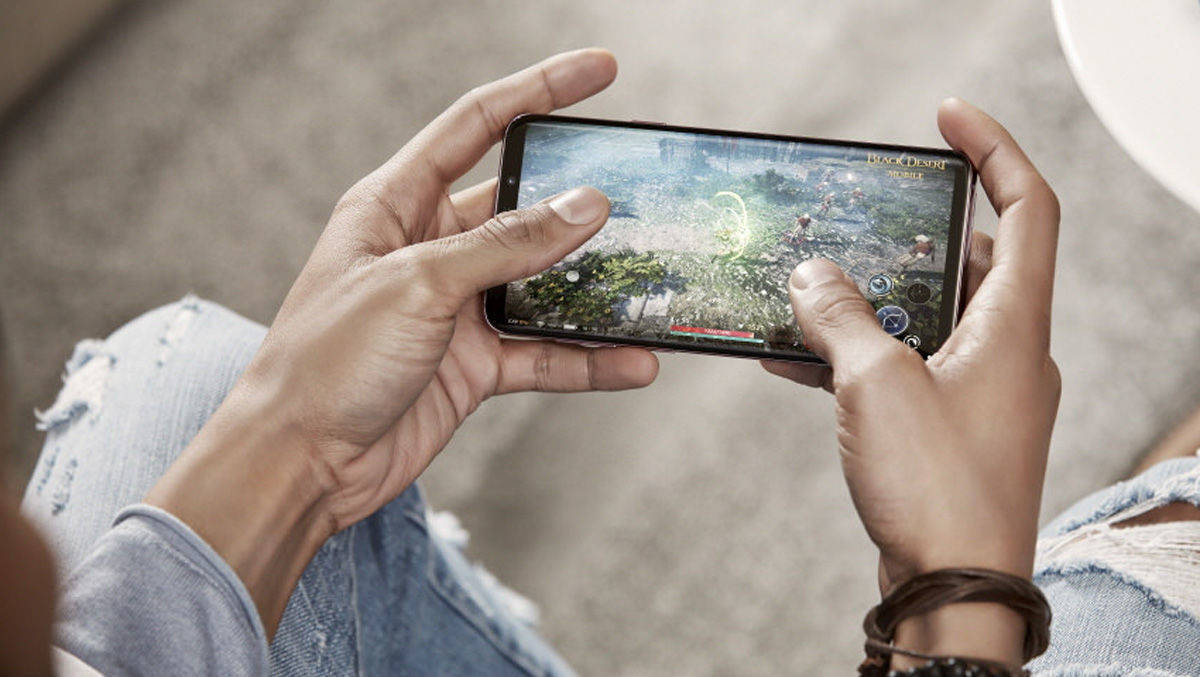 Auf Smartphones finden sich viele Spiele-Apps. Und die machen nicht nur Umsatz, sondern helfen auch, Geräte (wie im Bild das Samsung Galaxy S9) zu verkaufen.