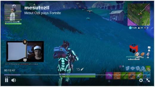 Mit Hund im Rucksack zieht Özil in den Kampf.