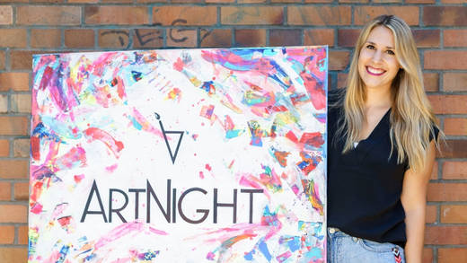 Aimie-Sarah Carstensen hat in verschiedenen Medienkonzernen gearbeitet, bevor sie sich mit ihrem Startup Artnight selbstständig gemacht hat.