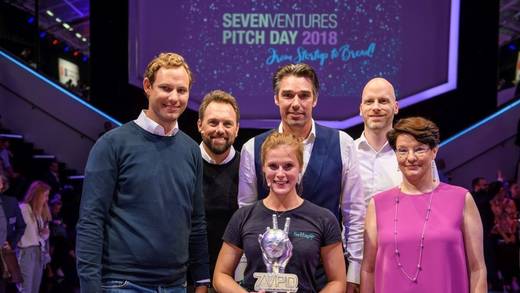Gruppenbild mit Siegerin: Selfapy holt den Pitch Day-Preis.