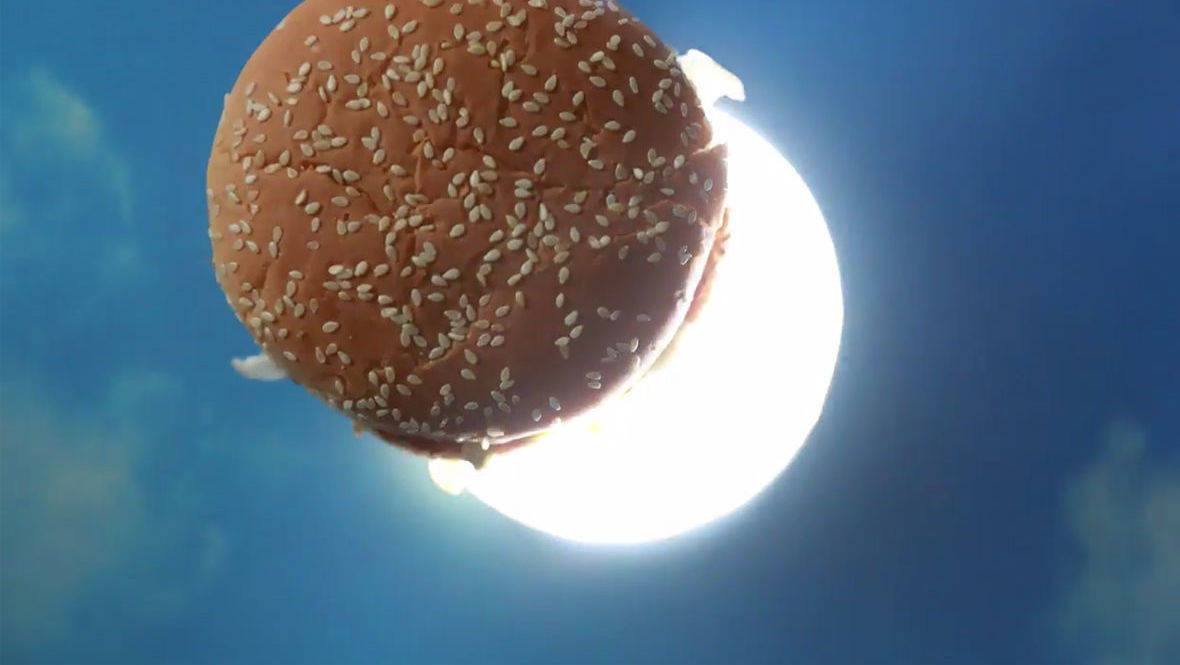 McDonald's Beitrag zur Sonnenfinsternis.