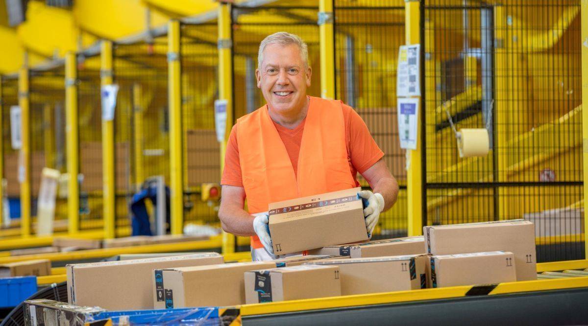 Amazon hat nach eigenen Angaben in diesem Jahr 700 neue Jobs geschaffen. Verdi fordert für die Mitarbeiter einen Tarifvertrag.