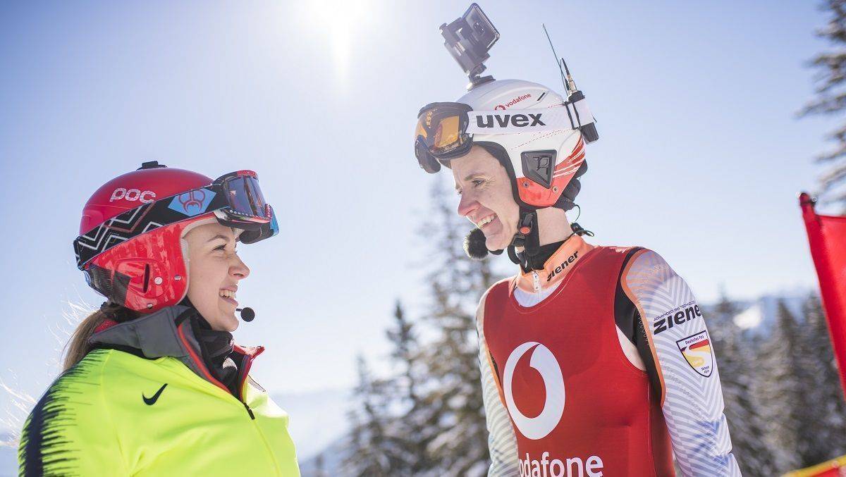 Noemi Ristau (re) mit Guide Paula Brenzel.