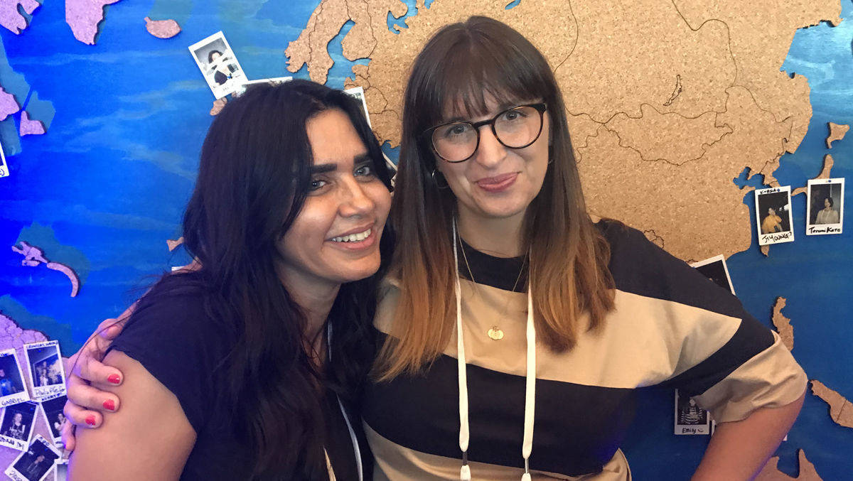 Sara Urbainczyk (r.) mit Nermeen Abousalem aus Ägypten. Sie hat eine Community für alleinerziehende Mütter gegründet. 