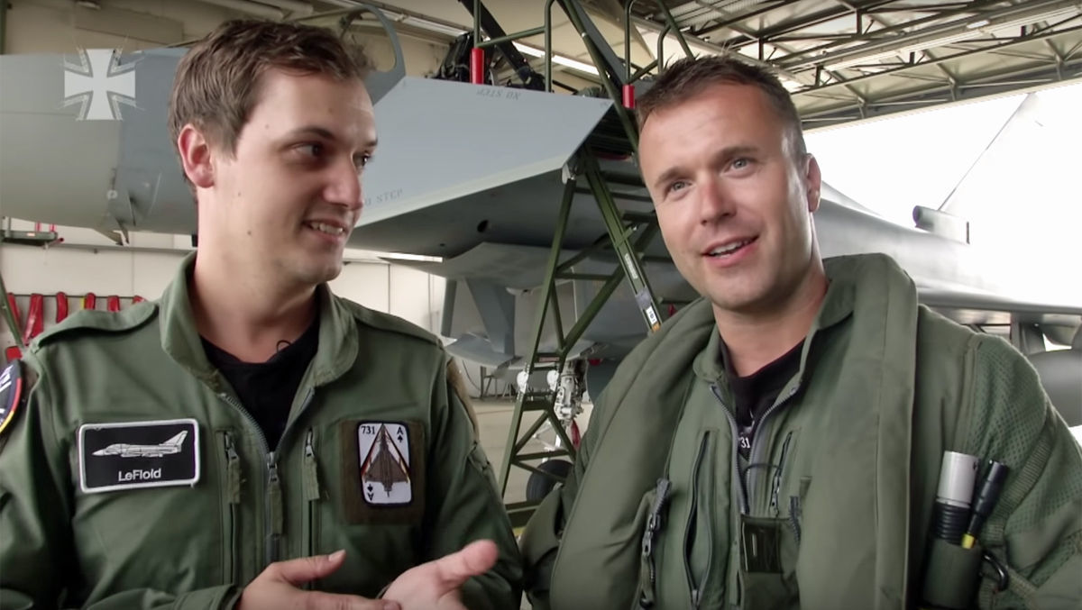 YouTuber LeFloid steigt in Kampfjet der Bundeswehr | W&V