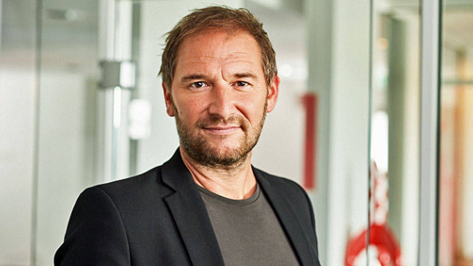 Tom Schwarz wirkt nach einer Werber-Karriere im Management von SevenOne Ad Factory.