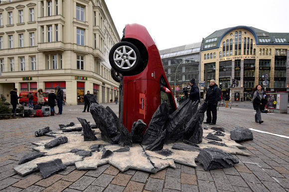 "The only real acceptable use for a Prius.": Spektakuläre Inszenierung für die Amazon-Show "The Grand Tour" in Berlin.