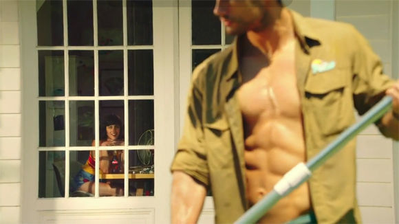 Neuer Coke Spot Kampf Um Die Gunst Des Pool Boys W V