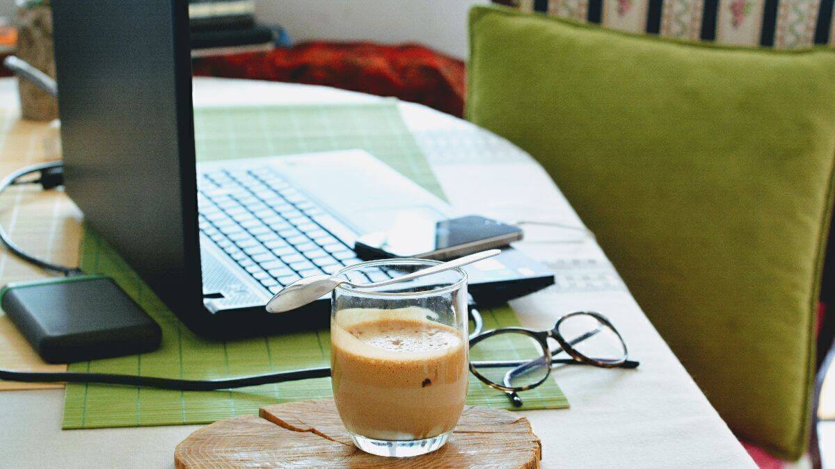 Spart das Homeoffice wirklich Geld? Dafür brauchen wir zuhause mehr Strom und Heizung, von Kaffee mal ganz abgesehen. 