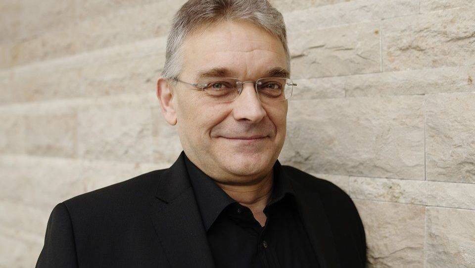 Jörg Bueroße arbeitet als Redaktionsleiter Deutschland, Österreich, Schweiz bei Linkedin.