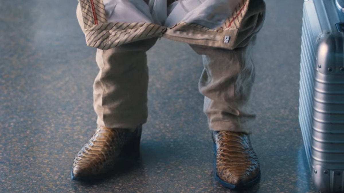 Hose runter, heißt es am Flughafen. Beanstandet werden aber die Schuhe aus Krokodilsleder.