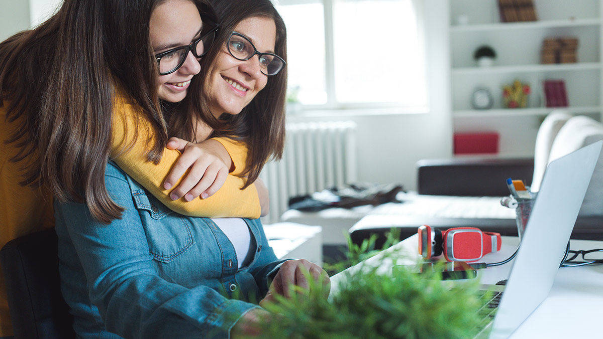 Ab einem gewissen Kindesalter lassen sich Job und Familie offenbar besser vereinbaren: Immer mehr Mütter mit älteren Kindern arbeiten.