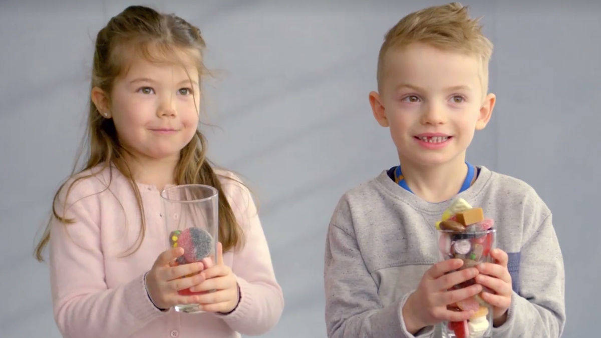 Der Gesichtsausdruck der Kinder ist Gold wert.