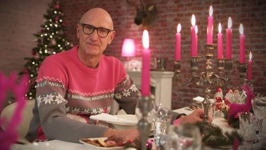 Alles in magenta, auch die Weihnachtstafel von Telekom CEO Tim Höttges. 