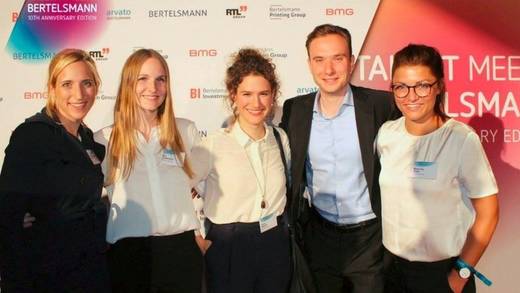 Die fünf Trainees aus dem ersten „Creative Management Program“: (v.l.) Mirijam Trunk, Eva Lindemann, Laura Negrelli, Felix Schweren und Marie-Fee Taube