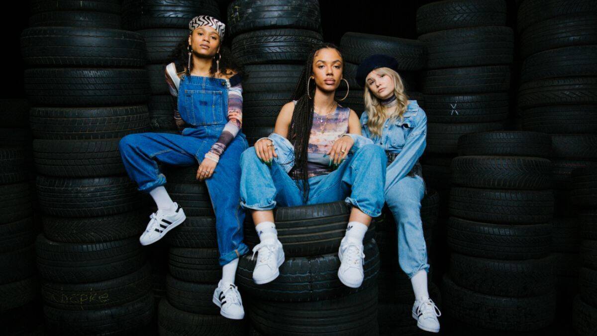 Von links: Yael, Layla und Esther Graf bringen gemeinsam "Gang Shit" heraus.