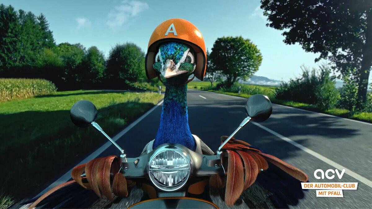 Der "ACPfau" auf einer E-Vespa.