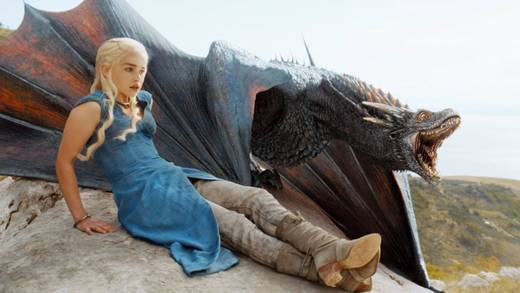Daenerys Targaryen - bald mit Turnschuhen statt mit Stiefeln?