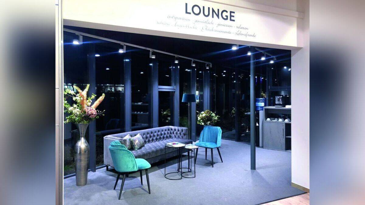 Adler eröffnet Lounge-Cafés in allen Filialen.