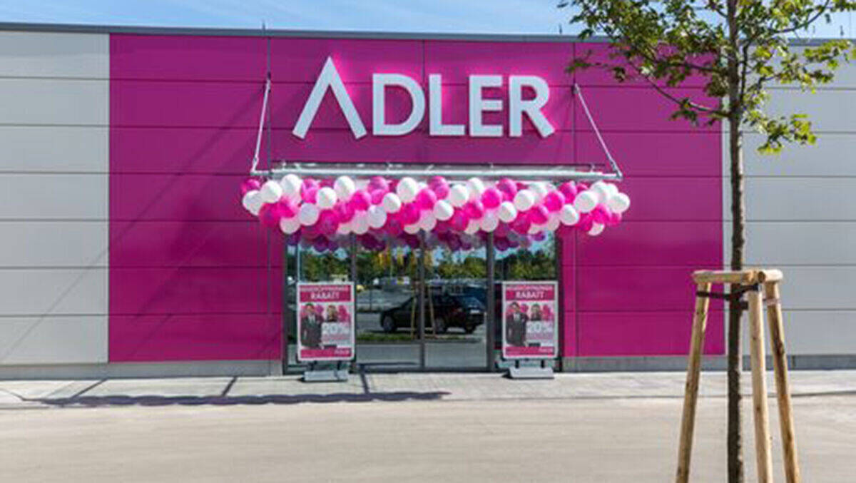 Die Adler Modemärkte AG betreibt derzeit 171 Märkte, davon 142 in Deutschland.