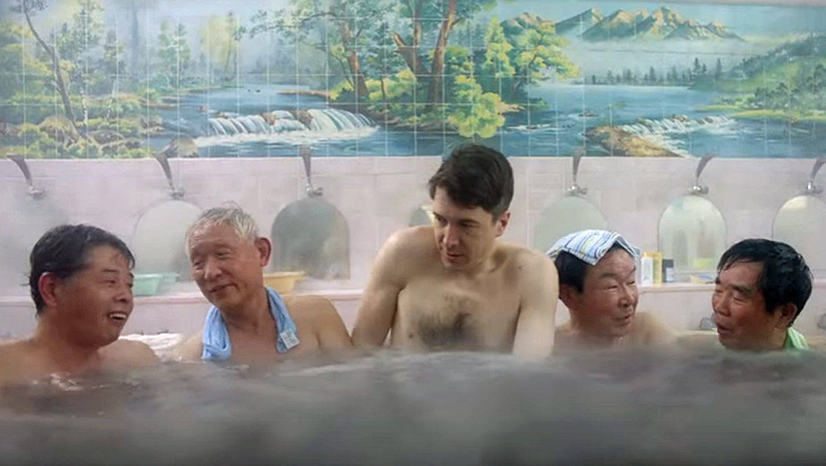 Szene aus der Airbnb-Markenkampagne "Live there" von TBWA\Chiat\Day.
