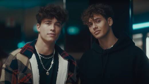 Tim Schaecker und Bene Schulz sind im neuen Aldi Clip zu sehen und haben zusammen über sieben Millionen Follower auf TikTok.